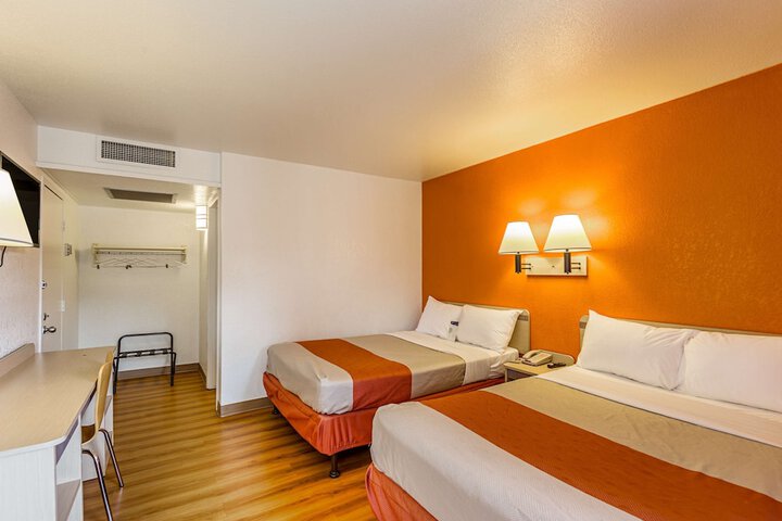 Room 26 of 32