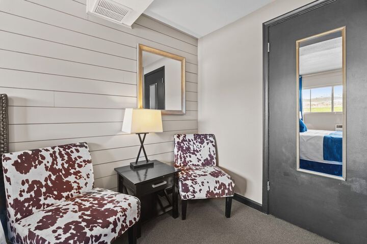 Room 11 of 28