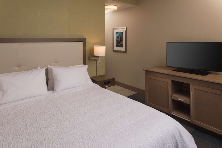 Room 33 of 46