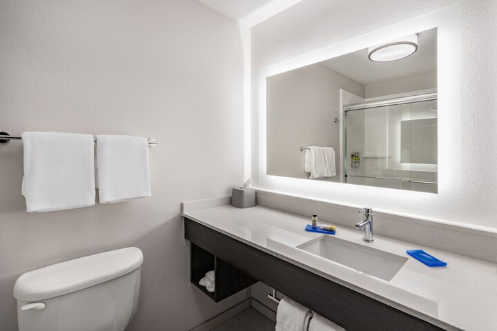 Holiday Inn Express & Suites Trinidad by IHG