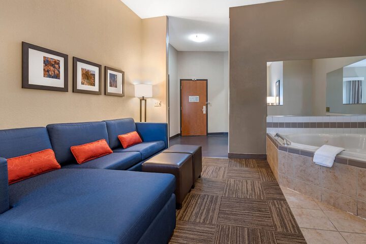 Comfort Suites Urbana Champaign University Area