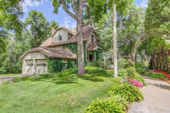 James Mulvey Carriage House Inn