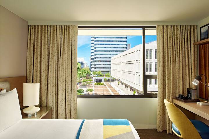 Room 27 of 61