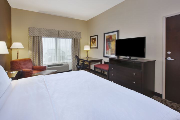 Holiday Inn Express & Suites Washington - Meadow Lands by IHG