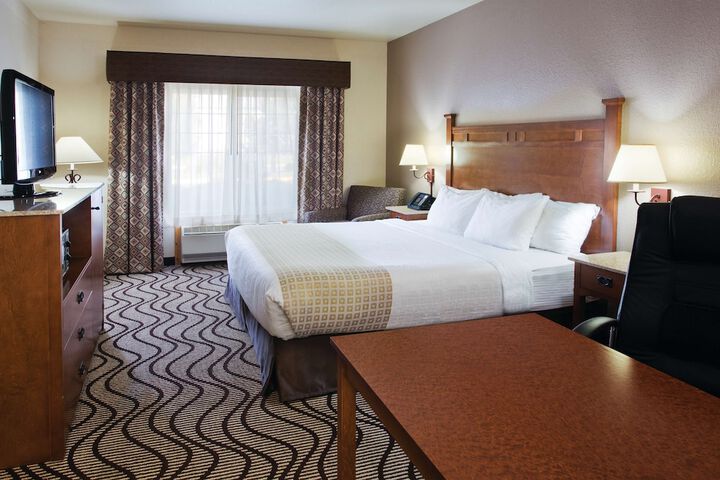 Best Western Plus Riverfront Hotel & Suites