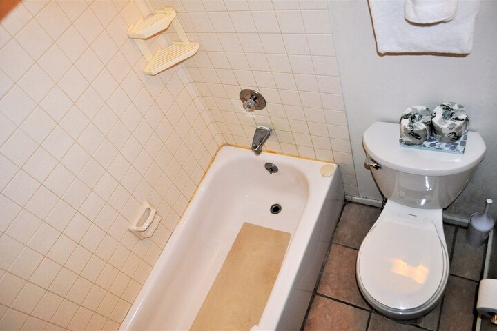 Room 6 of 24