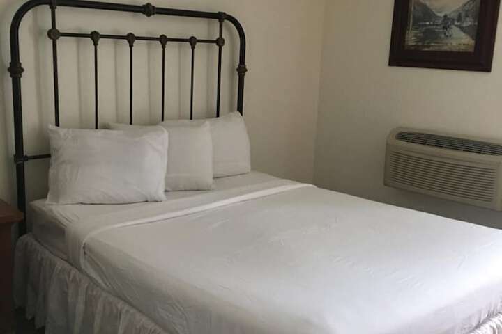 Room 18 of 38