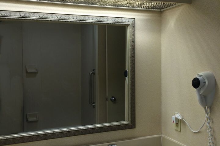 Room 8 of 44