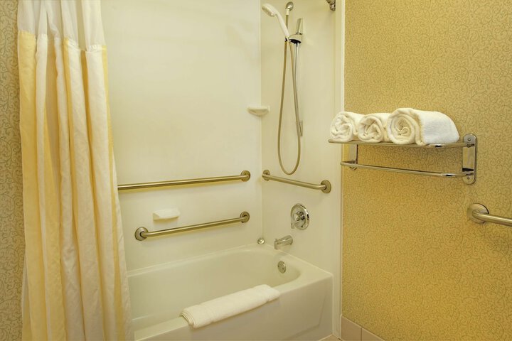 Room 28 of 38