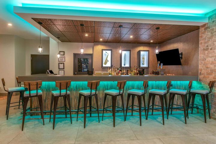 Lounge 60 of 65