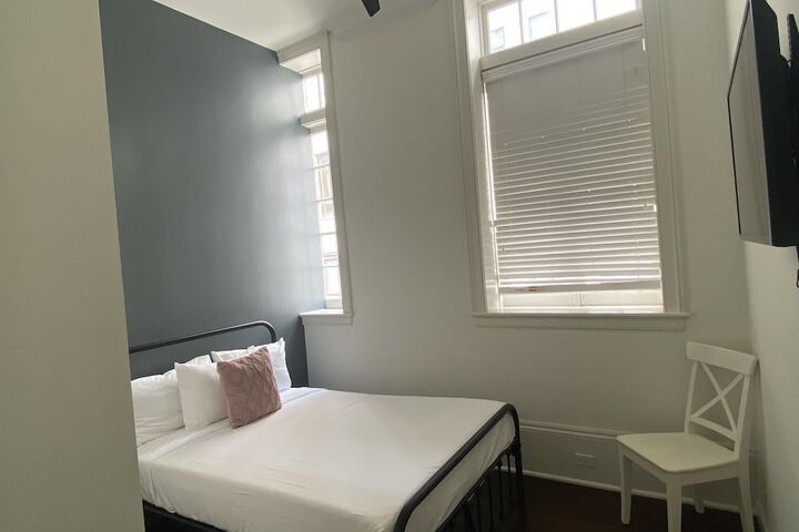 Room 32 of 51