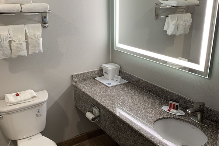 Room 10 of 18