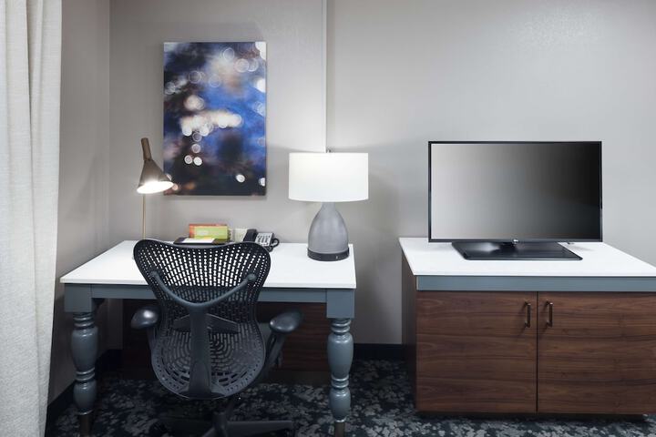 Room 32 of 82