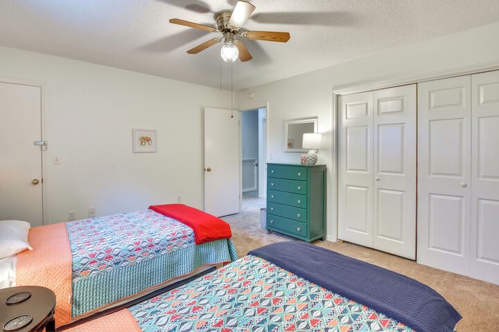 Seneca Escape w / Screened Patio: Near Lakes!