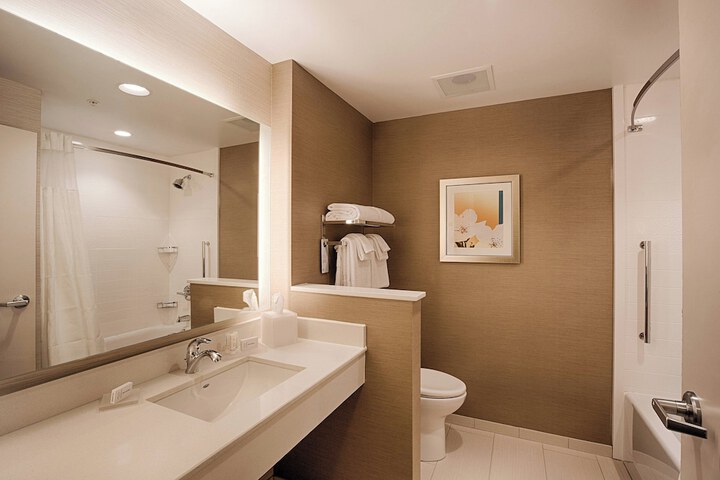 Room 17 of 28