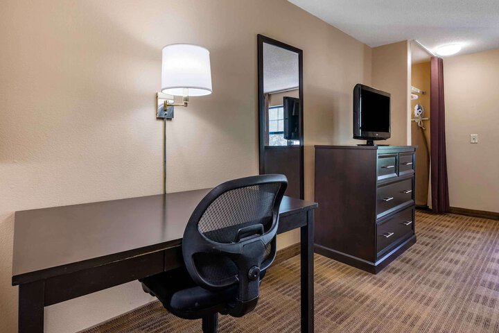 Room 14 of 27