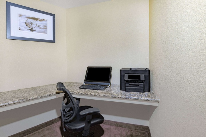 Business Center 53 of 57