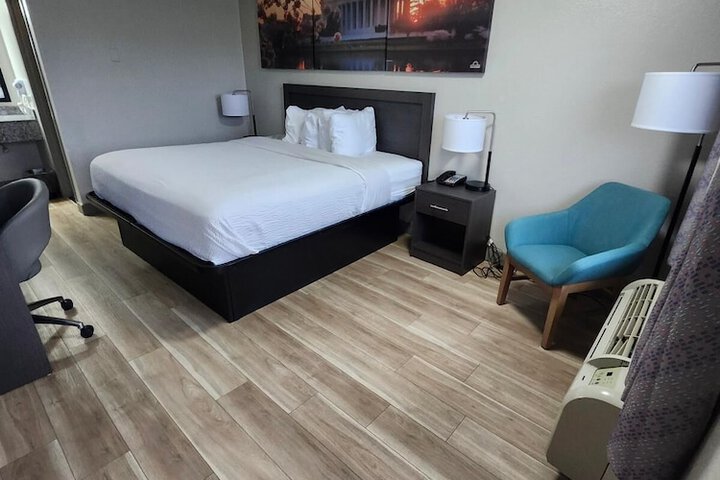Room 10 of 11