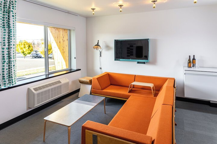 Room 16 of 46