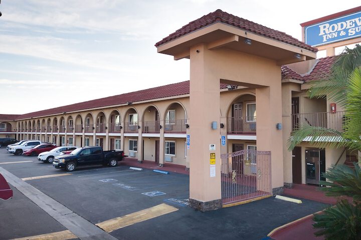 Rodeway Inn & Suites Bellflower