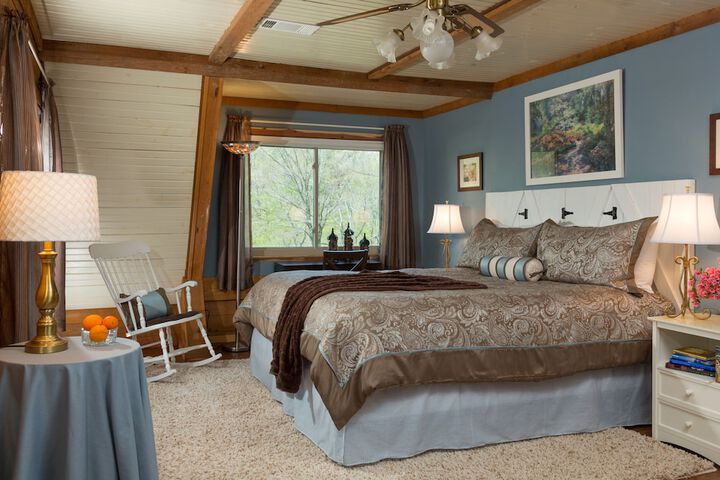 Room 12 of 28