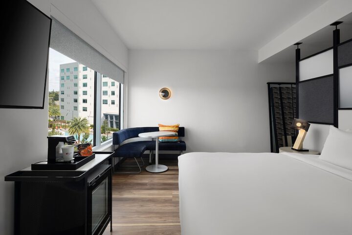 Room 18 of 43