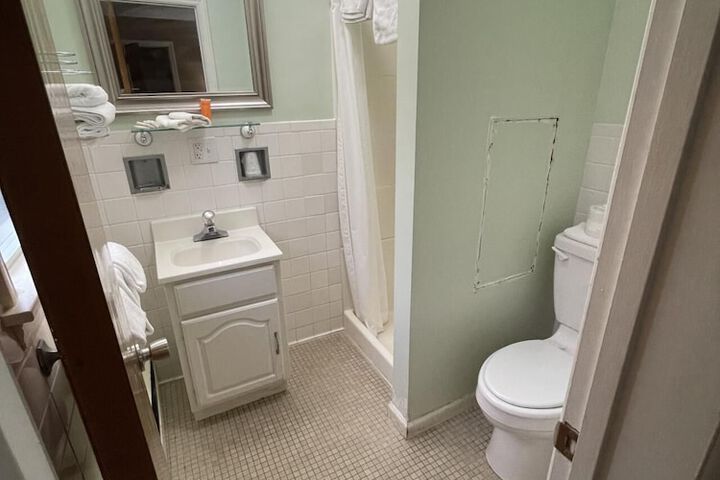 Room 52 of 61