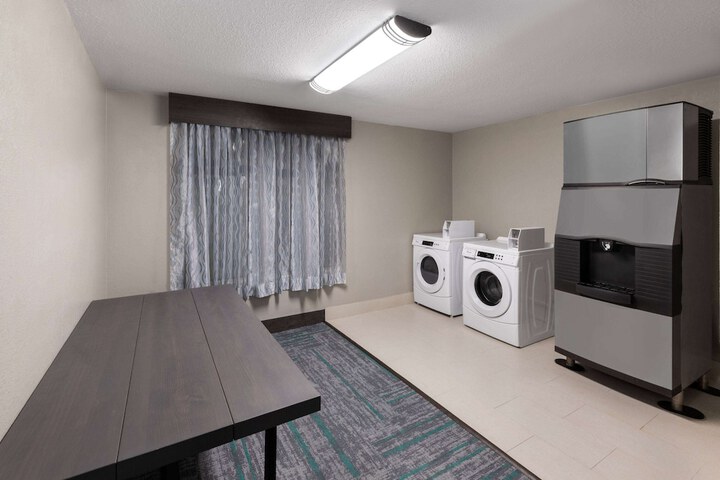 Wingate by Wyndham Sulphur Near Lake Charles