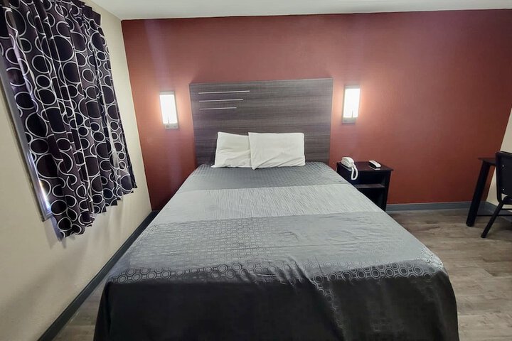 Budget Inn & Suites