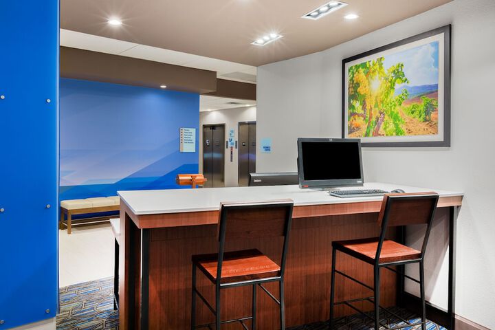 Holiday Inn Express & Suites Prosser - Yakima Valley Wine by IHG