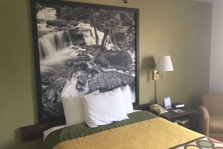Room 16 of 30