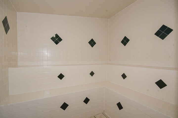 Room 16 of 29