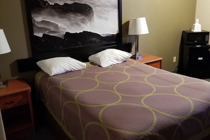 Super 8 by Wyndham Bellingham Airport / Ferndale