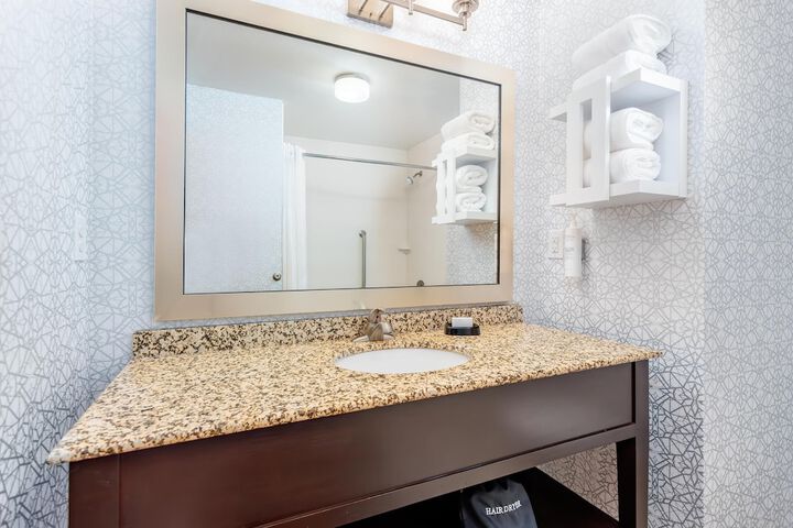 Hampton Inn & Suites Parkersburg Downtown