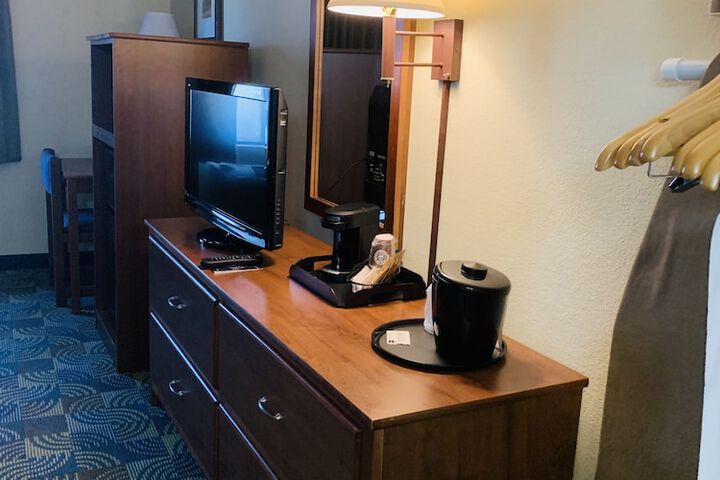 AmericInn by Wyndham Kewanee