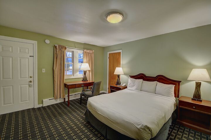 Colonial Motel