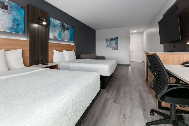 Room 10 of 30