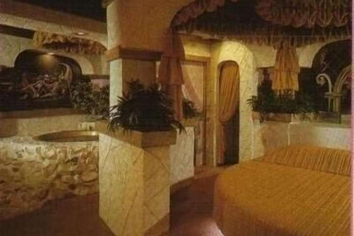 Room 21 of 35