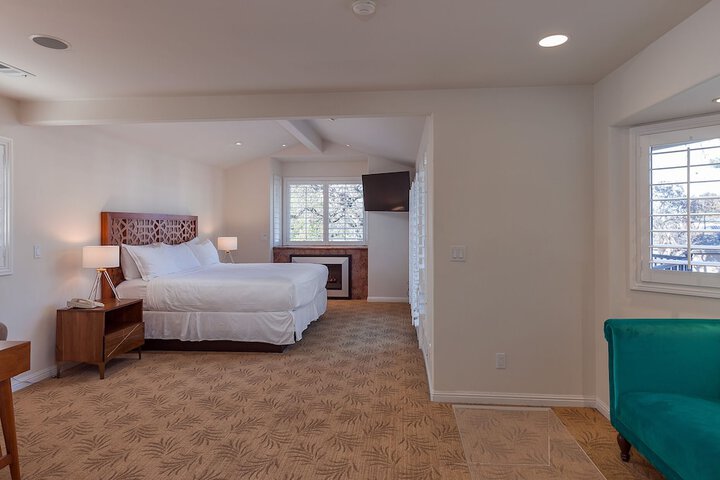 Room 28 of 64