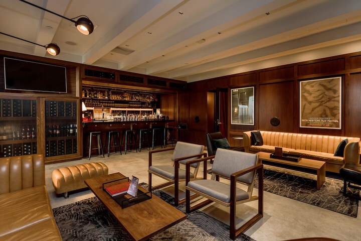 Lounge 96 of 106