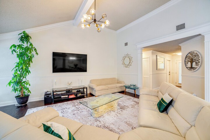 Walk to Lake! Rowlett Escape w / Fire Pit & Views