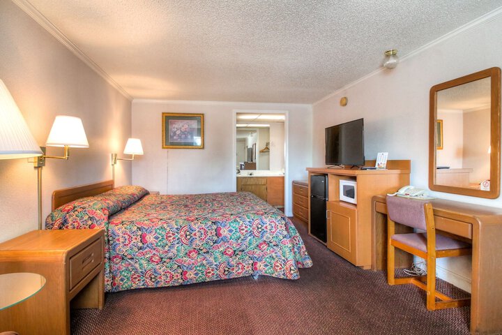 Room 8 of 19