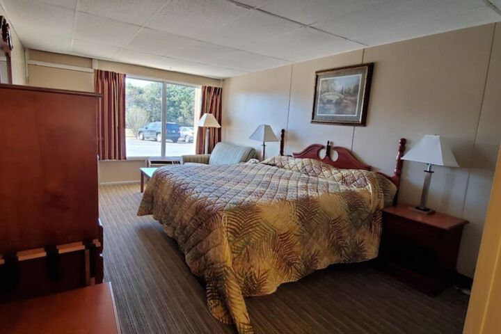 Room 10 of 13