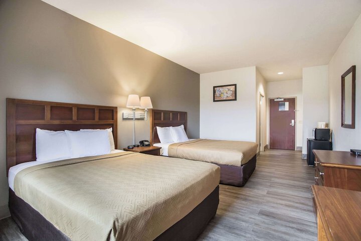 Room 6 of 25