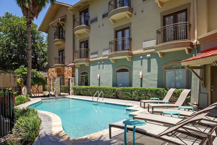 Pool 11 of 61