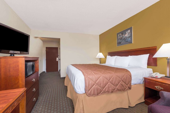 Room 13 of 20