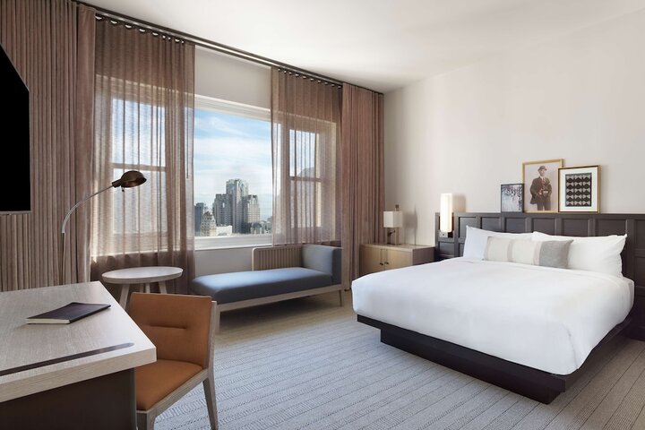 Room 32 of 85