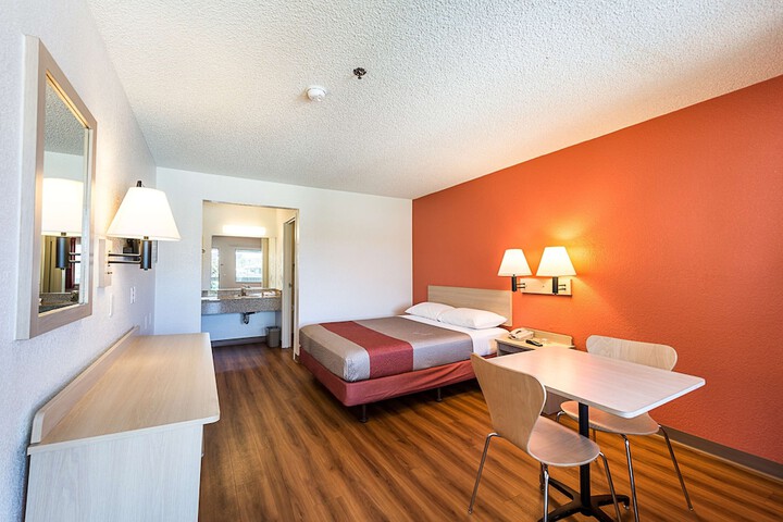 Room 28 of 33