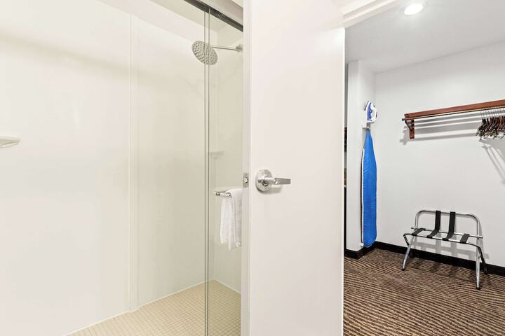 Room 8 of 30