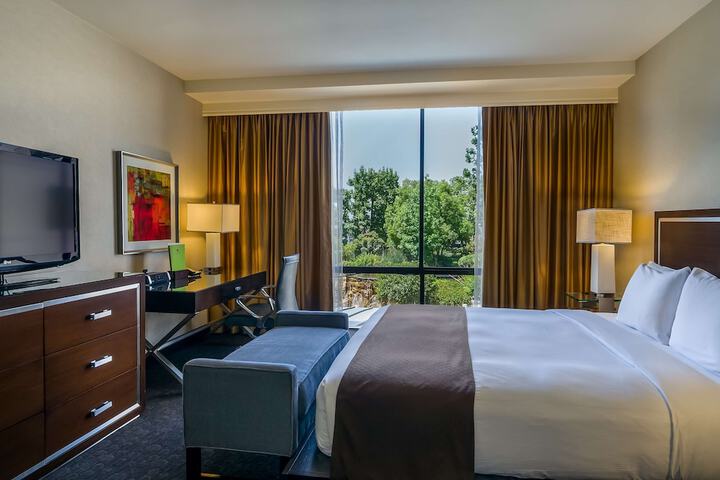 Room 18 of 115